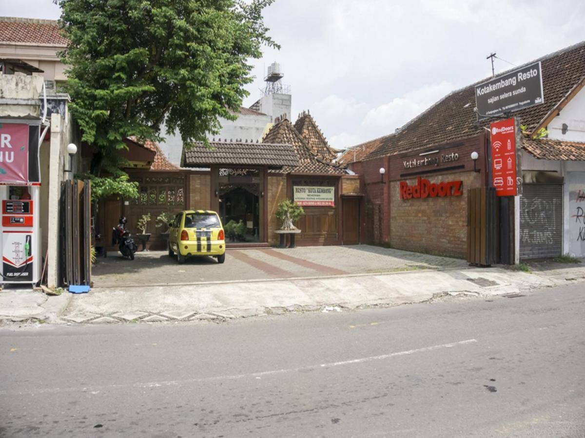 Reddoorz Syariah @ Lempuyangan Yogyakarta Exterior foto